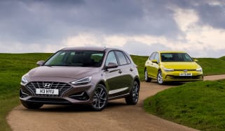 Hyundai i30 vs Volkswagen Golf - main